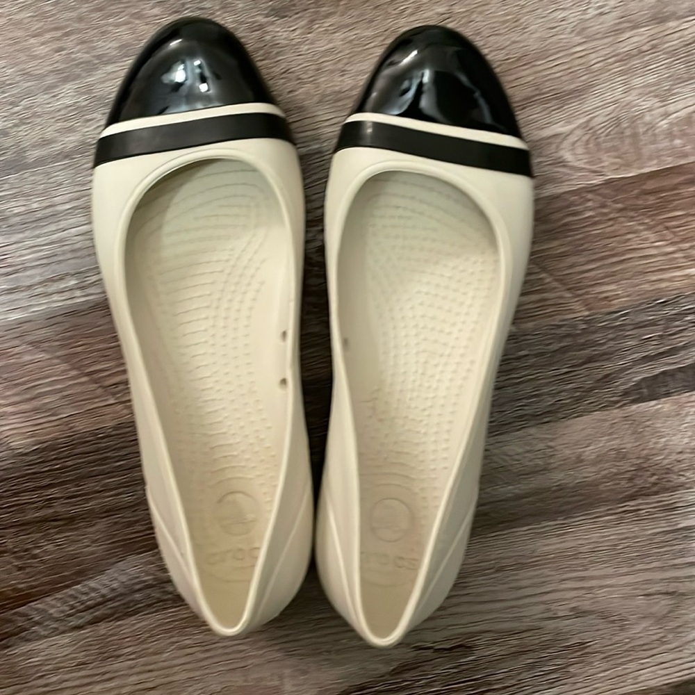 Stylish Black and Cream Women's Flats